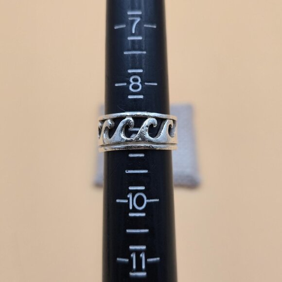 Size 8.75 Sterling Silver Worn Ocean Sea Waves Unisex Band Ring A5669 - Picture 5 of 7